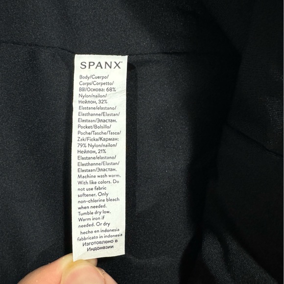 SPANX Shape Booty Boost Side Pockets Legging Very Black Athletic Travel Yoga NWT - Picture 9 of 11